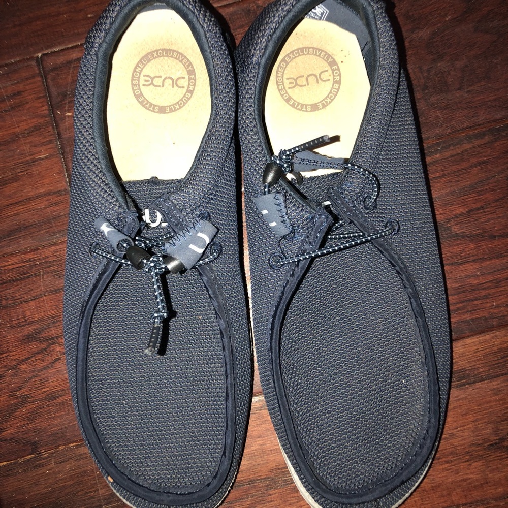Buckle shoes